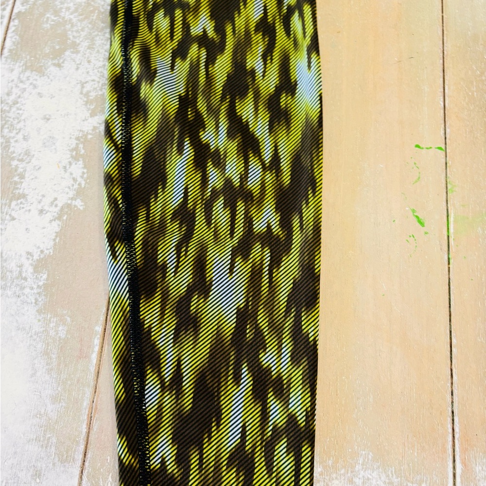 Lululemon Wunder Under Luxtreme leggings - Picture 4 of 8